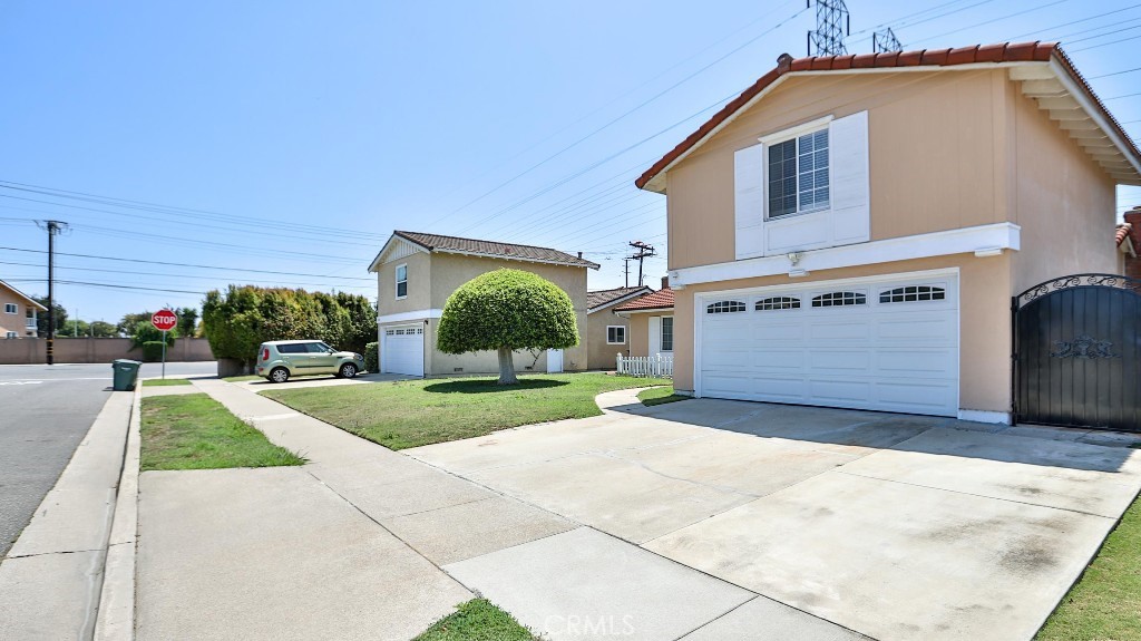 17475 Santa Lucia Street