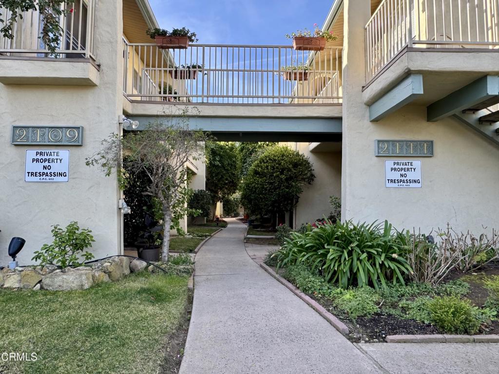 2109 De La Vina Street