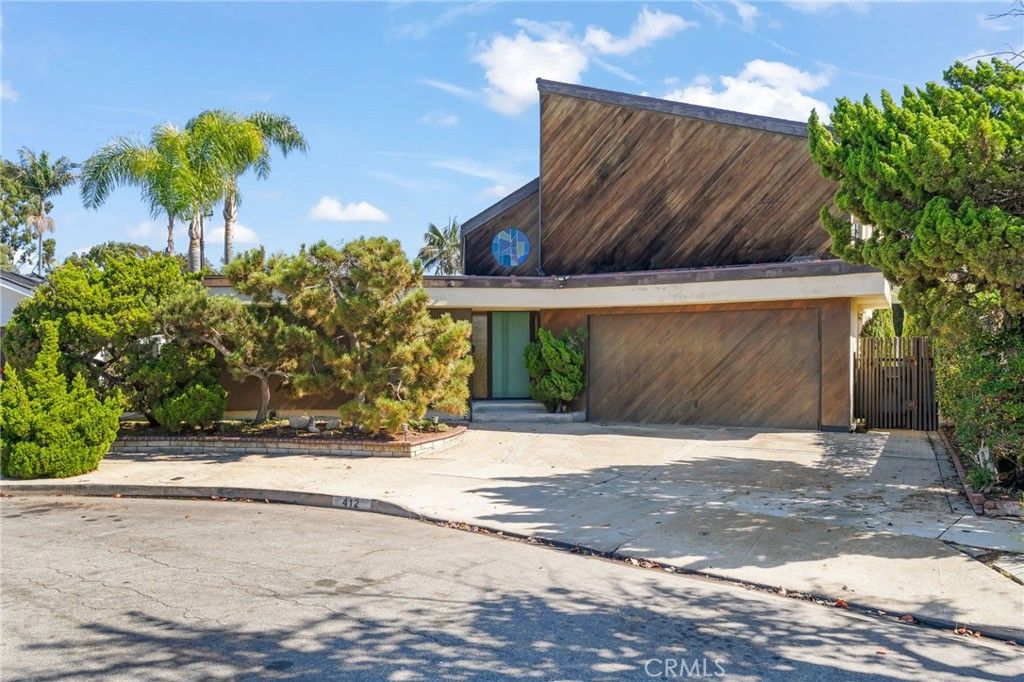 Photo of 412 Emerald Pl, Seal Beach, CA 90740 (MLS # PW25238590)