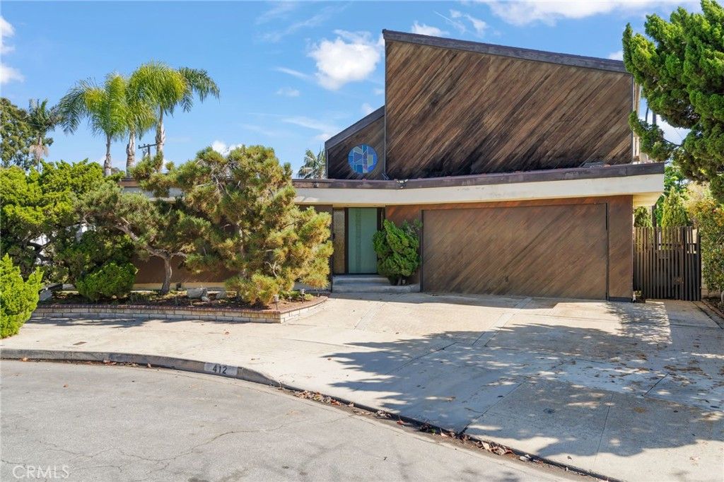 Photo of 412 Emerald Pl, Seal Beach, CA 90740 (MLS # PW25238590)