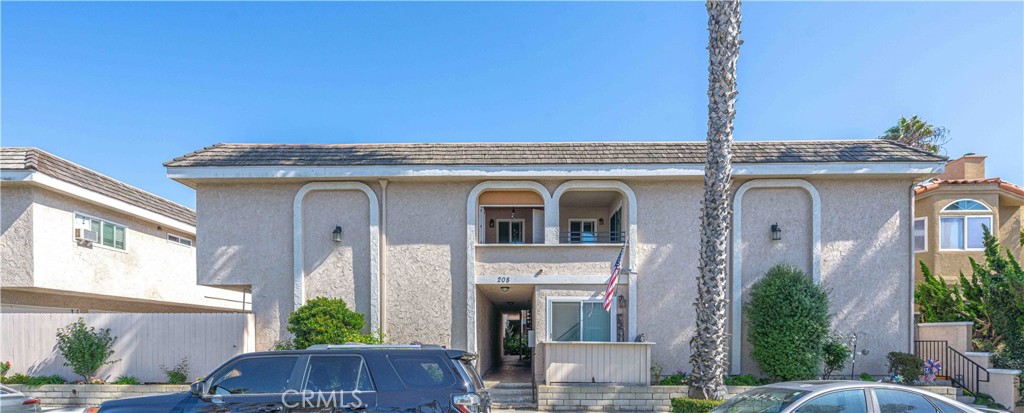 Life is good from this Huntington Beach 1BR just a couple blocks from the beach! Enjoy the convenience of ground floor living from this seaside apartment. With an inviting living room with gas fireplace, to the dining area and small outdoor space, this apartment has it all- including the cool sea breeze! Park those beach cruisers next to your car in the secure 1-car parking garage. Water and trash included. This is your opportunity to see why they call it Surf City!
Heather Downs Apartments is an 18-unit community with an on-site coin operated laundry room, located just 2 blocks from the beach, walking distance to neighborhood eateries, and plenty of street parking.