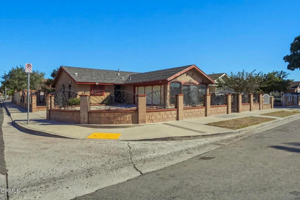 1819 La Puerta Avenue