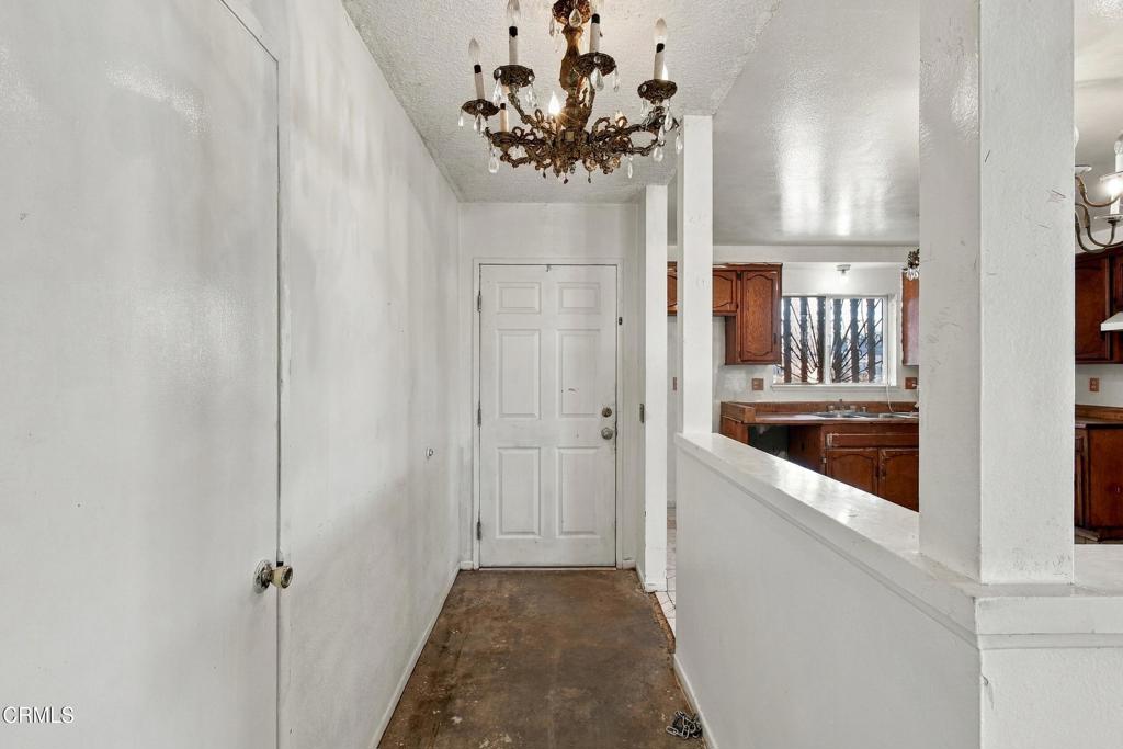 1819 La Puerta Avenue