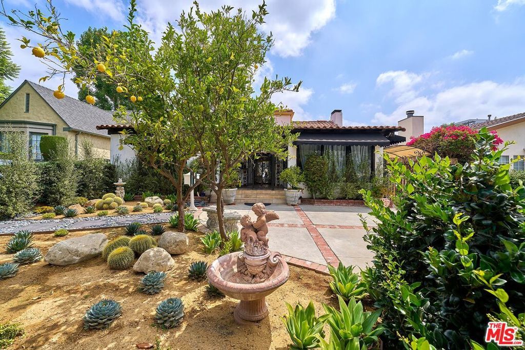 Photo of 424 N Arden Boulevard, Los Angeles, CA 90004 (MLS # 25591593)