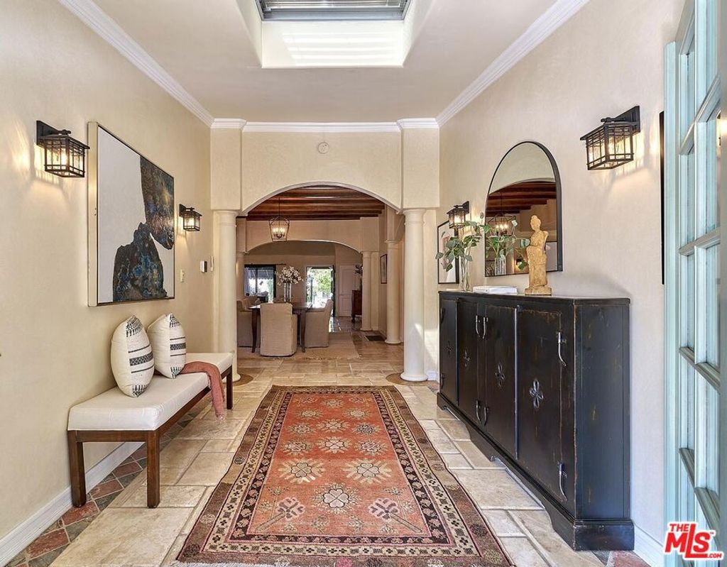 Photo of 424 N Arden Boulevard, Los Angeles, CA 90004 (MLS # 25591593)