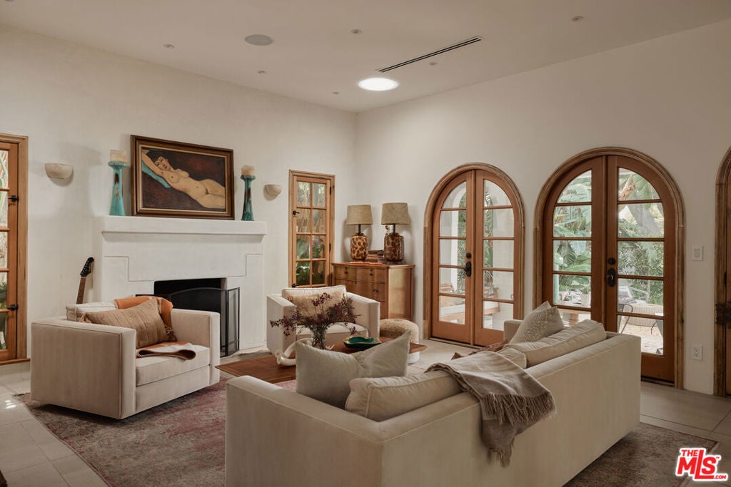 918 N La Jolla Avenue