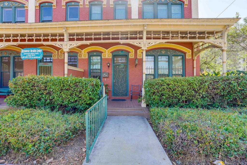 906 A Ave