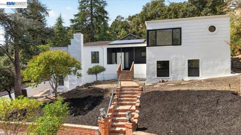 Photo of 3890 Serrano St St, Martinez, CA 94553 (MLS # 41149882)