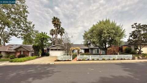 Photo of 3586 Tupelo Dr Dr, Walnut Creek, CA 94598 (MLS # 41129043)
