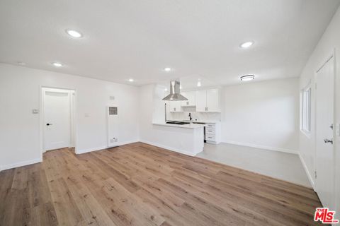 Photo of 7209 Willoughby Avenue #9, Los Angeles, CA 90046 (MLS # 25589907) Photo of 7209 Willoughby Avenue #9, Los Angeles, CA 90046 (MLS # 25589907)