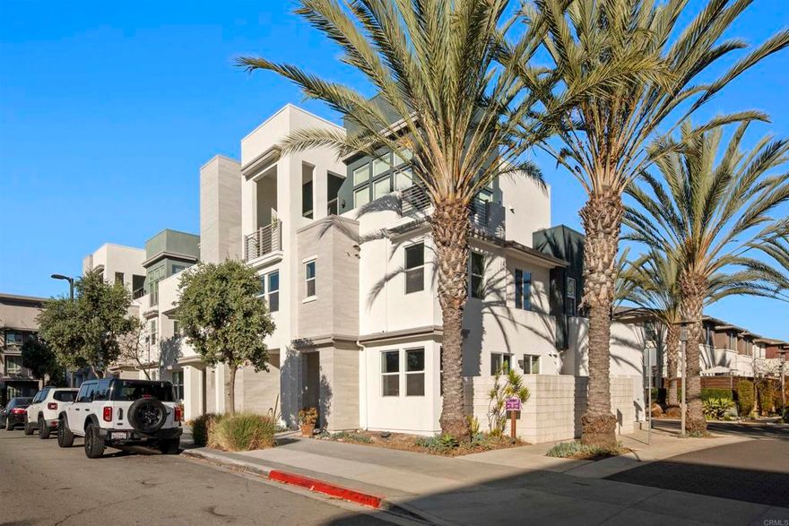 GREAT FLOORPLAN - 3 BED PLUS LARGE LOFT - LARGE PRIVATE PATIO - 2 CAR GARAGE  WITH EPOXY FLOORING AND EV CHARGING  - GREAT ROOM WITH SUPER KICTHEN WITH A CENTER ISLAND - BEAUTIFUL WHITE CABINETRY - QUARTZ COUNTERTOPS - CUSTOM SPLASH - STAINLESS STEEL APPLIANCES - UPGRADED FLOORING - UPSTAIRS FEATURES LOFT AND SECONDARY BEDROOMS - LARGE MASTER WITH CUSTOM TILE - CONVENIENT LOCATION WITHING SHOPPING, RESTAURANTS - ALL WITHIN WALKING DISTANCE - NICE COMMUNITY POOL/ SPA - COMMUNITY PARK