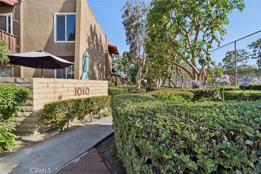 Welcome to 1010 W MacArthur Blvd, Unit 24 – A Beautifully Updated Corner Unit in the Heart of South Coast Metro! This charming and well-appointed upper-level corner unit offers a spacious one-bedroom, one-bathroom layout with an abundance of natural light and thoughtful updates throughout. The sellers are highly motivated and open to negotiating all offers, making this a fantastic opportunity for buyers. Perfectly situated in the highly desirable and secure Woodside Village community, this home is just minutes from the world-renowned South Coast Plaza, fine dining, and entertainment. Step inside to a bright and inviting living space with fresh paint, new laminate flooring, and an open-concept floor plan that seamlessly connects the living, dining, and kitchen areas—ideal for entertaining or everyday living. The kitchen features modern finishes, a brand-new range, and ample cabinetry. The spacious bedroom offers comfort and tranquility and has excellent illumination and a larger walk-in closet. The updated bathroom includes new laminate flooring and modern lighting. Additional upgrades include new carpet, new ceiling fan, and an A/C unit to keep you cool during the summer months. Enjoy your private, oversized balcony—an ideal spot for morning coffee, evening relaxation, or entertaining guests. As a highly sought-after corner unit, it offers lovely views of the greenbelt, tennis courts, and partial pool area, with mature trees and lush landscaping enhancing the serene setting. The home includes a dedicated carport parking space with additional guest parking available per Woodside Village HOA guidelines. This gated, pet-friendly community also offers resort-style amenities including three sparkling pools, a spa, and beautifully maintained grounds. Laundry facilities are just downstairs for easy access. Conveniently located near parks, major freeways, and premier shopping destinations, this home is perfect for first-time buyers, downsizers, or investors seeking strong value in a vibrant neighborhood.
Don’t miss this opportunity—schedule your private showing today and make this peaceful retreat your new home!