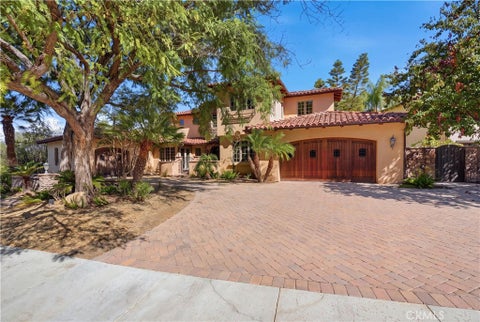 Photo of 25759 Oak Meadow DR, Valencia, CA 91381 (MLS # SR26227016)