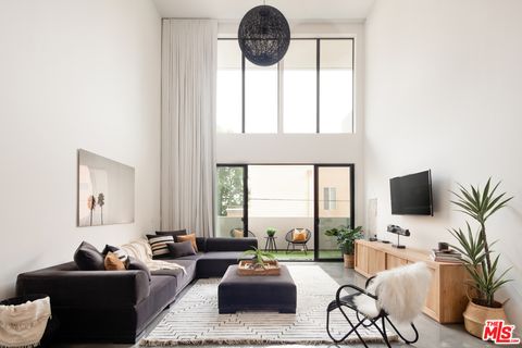 Photo of 11830 Courtleigh Dr #301, Los Angeles, CA 90066 (MLS # 20641020)