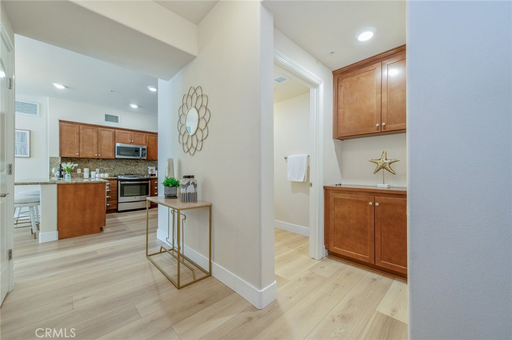 28220 Highridge 204