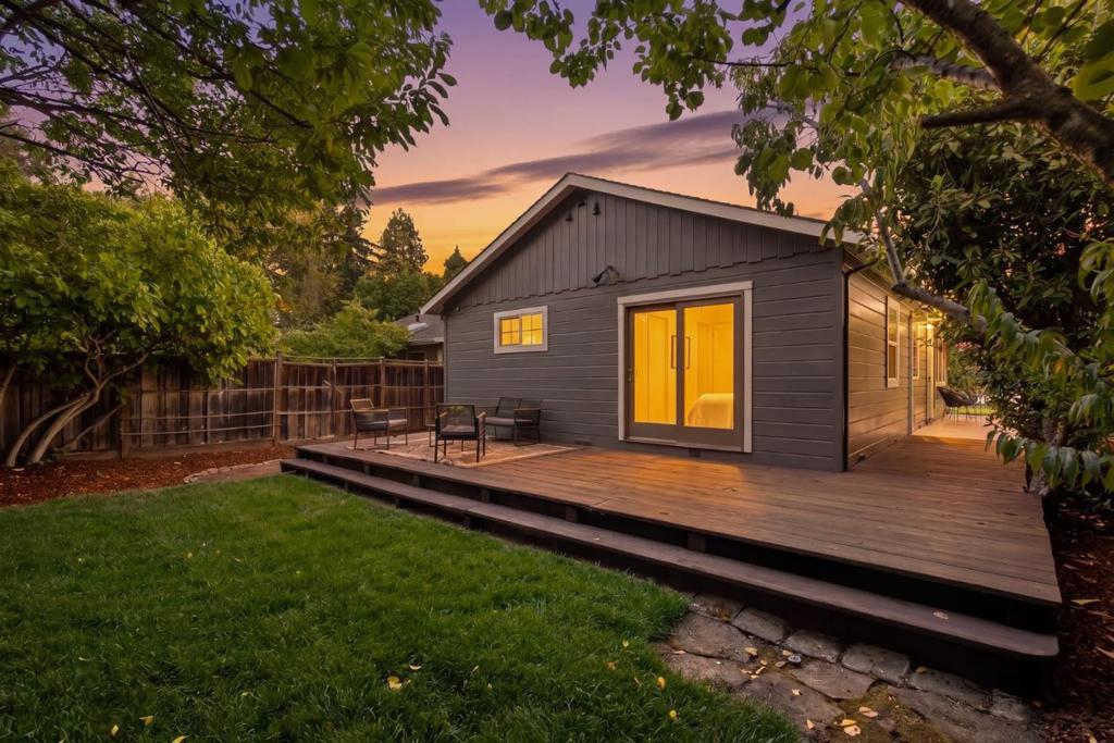 552 Nimitz Avenue, Redwood City CA 94061