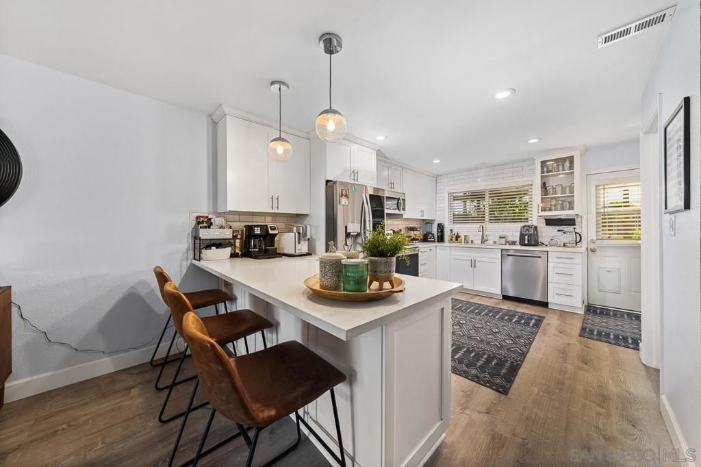 listing image 130722632426056454846