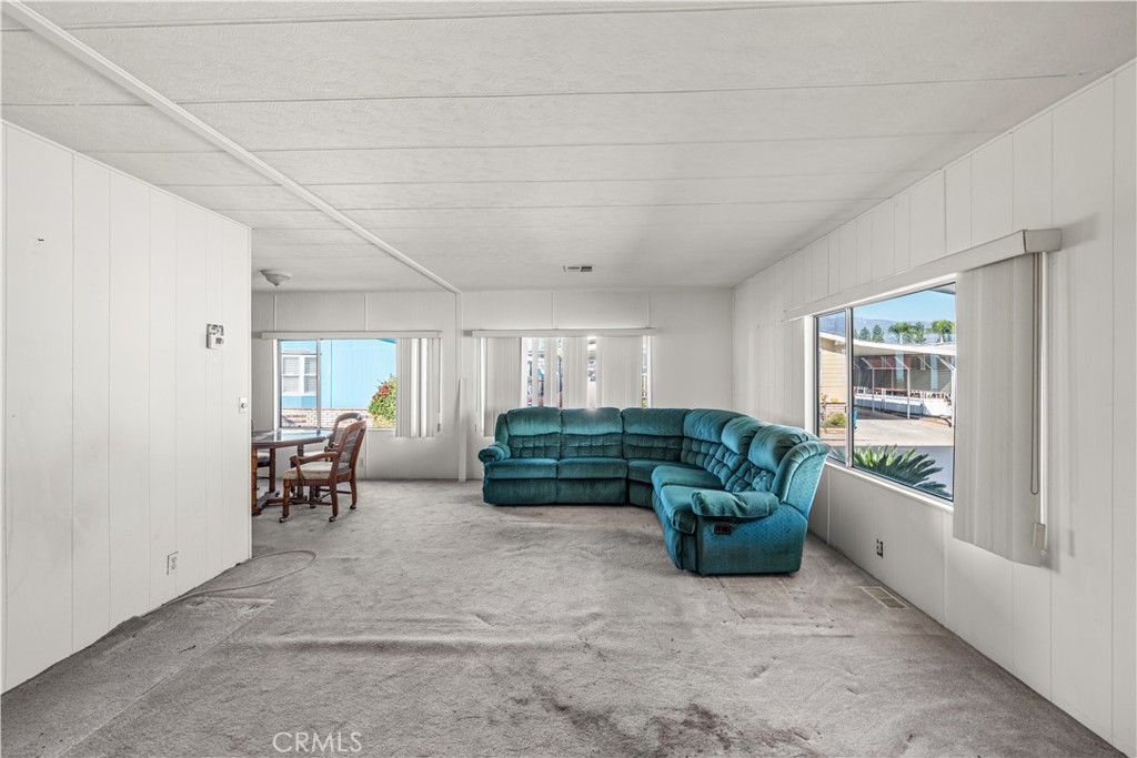 1245 W Cienega Avenue 60