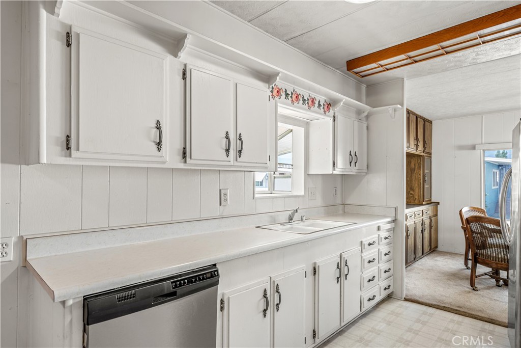 1245 W Cienega Avenue 60