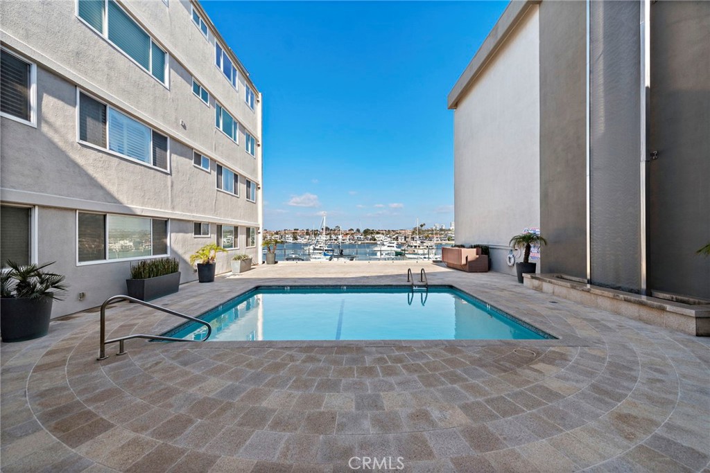 310 Fernando Street 307