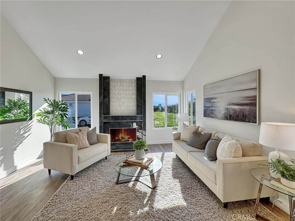 Casta Del Sol - Carmel (CR) - Residential
