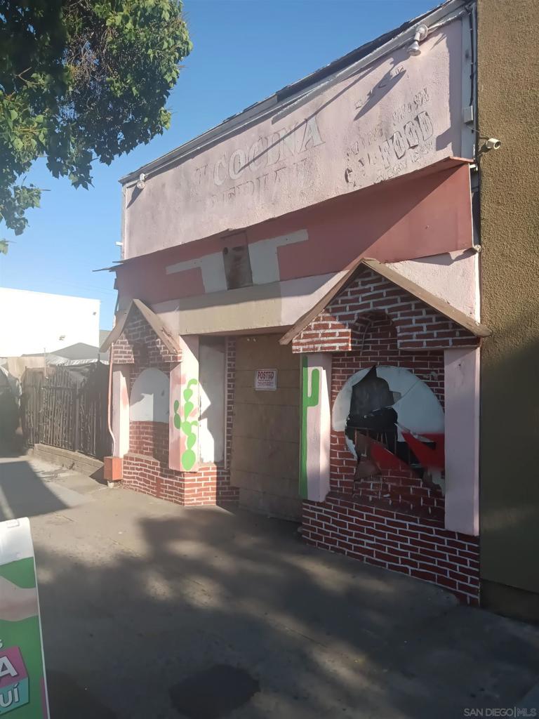 This property is the vertical development property you are looking for. Build up to 60ft high. 1 mile from Petco Park, Gaslamp and Barrio Logan.