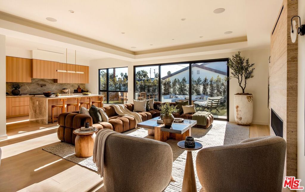 Photo of 12806 Admiral Avenue, Los Angeles, CA 90066 (MLS # 26633889)