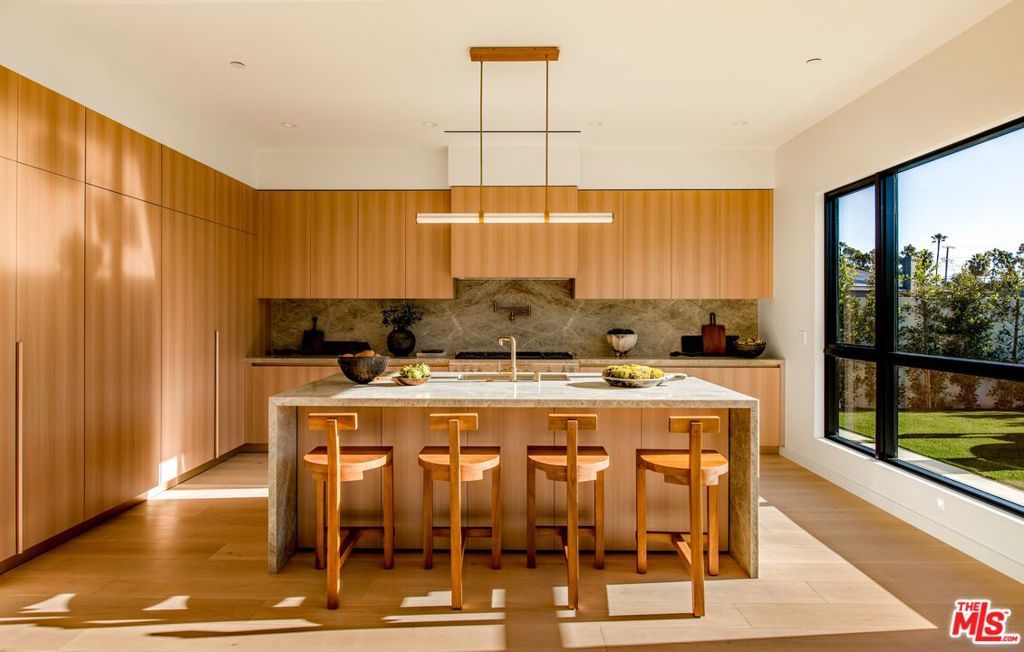 Photo of 12806 Admiral Avenue, Los Angeles, CA 90066 (MLS # 26633889)