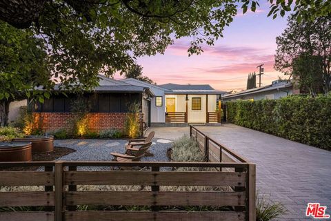 Photo of 5741 Lemona Avenue, Sherman Oaks, CA 91411 (MLS # 26725617)