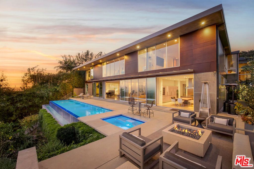 Photo of 1290 Angelo Drive, Beverly Hills, CA 90210 (MLS # 26646851)