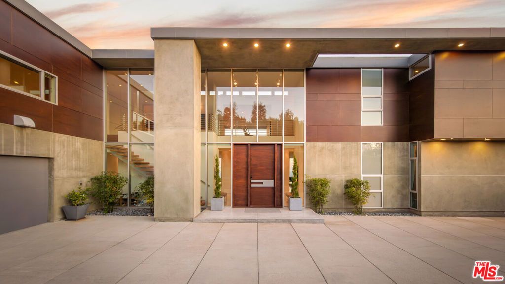 Photo of 1290 Angelo Drive, Beverly Hills, CA 90210 (MLS # 26646851)