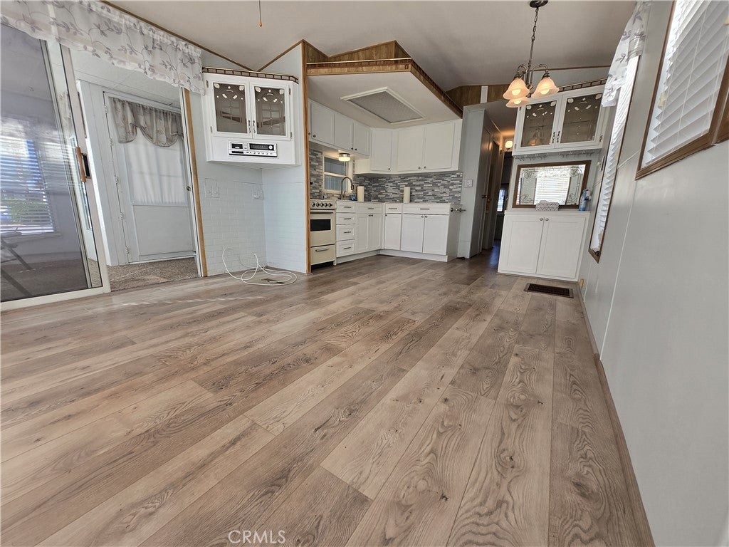 1295 S Cawston 42