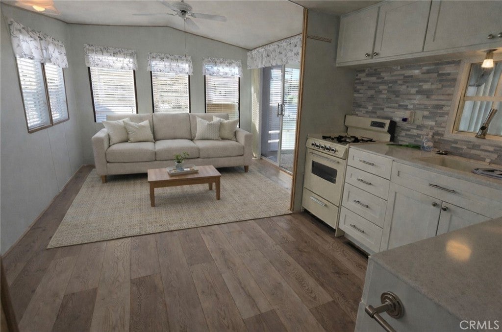 1295 S Cawston 42