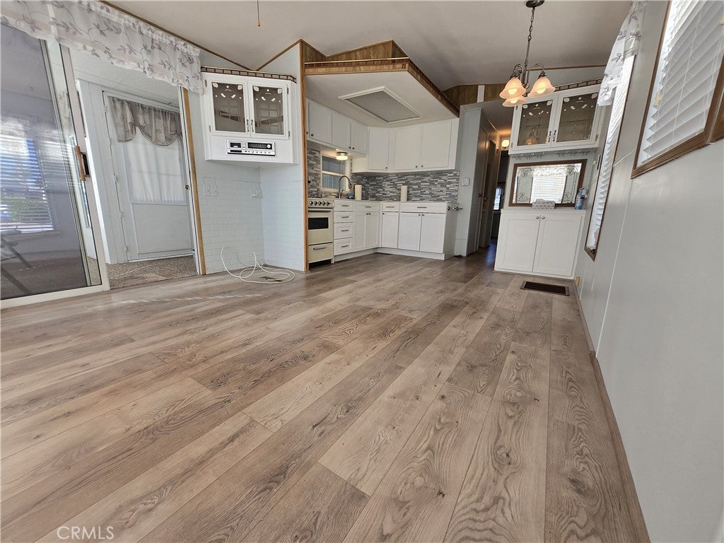 1295 S Cawston 42