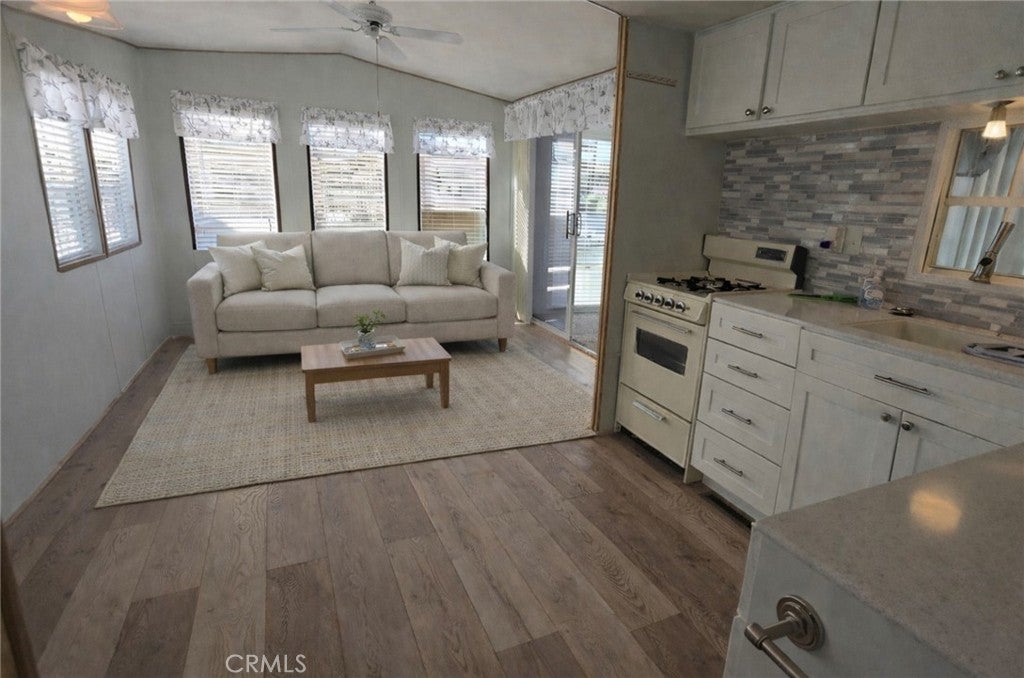 1295 S Cawston 42
