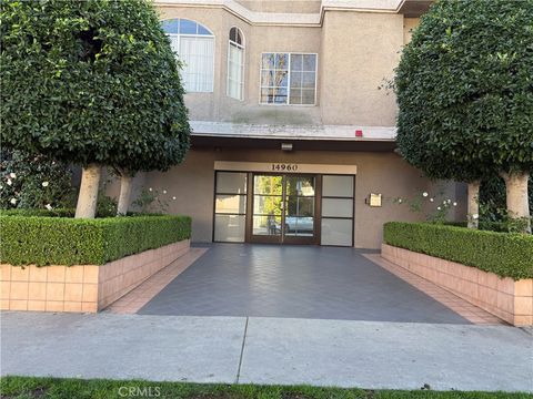 Photo of 14960 Dickens, Sherman Oaks, CA 91403 (MLS # SR26016770)