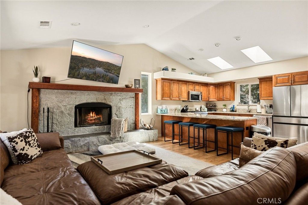 Photo of 434 Klamath Drive, Lake Arrowhead, CA 92352 (MLS # IG26066956)