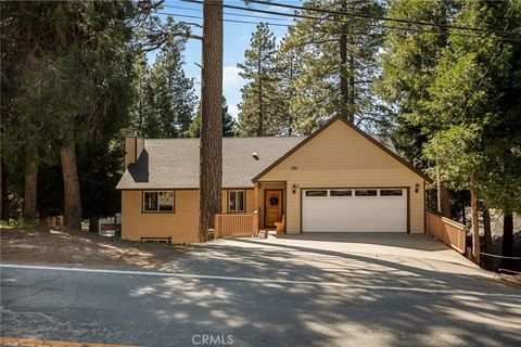 Photo of 434 Klamath Drive, Lake Arrowhead, CA 92352 (MLS # IG26066956)