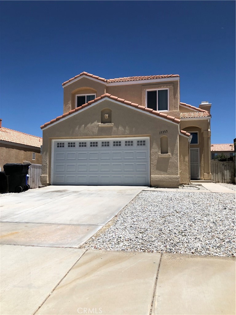 Nice property offering 3 bedrooms and 2.5 bathrooms with 1,264 sq ft of living space. Built in 1992, this home features a bright and open floor plan and is located in a neighborhood close to schools, shopping, and major commuter routes.
Recently updated with new interior paint and laminate flooring throughout. The kitchen and bathrooms have been remodeled, with quartz countertops in the kitchen adding a modern touch.
Enjoy a spacious backyard with a large covered patio, perfect for entertaining guests. This home also comes with paid-off solar, helping to reduce utility bills.
Located within walking distance to Discovery School of the Arts and Liberty Elementary School, and just minutes from city amenities.
Move-in ready!