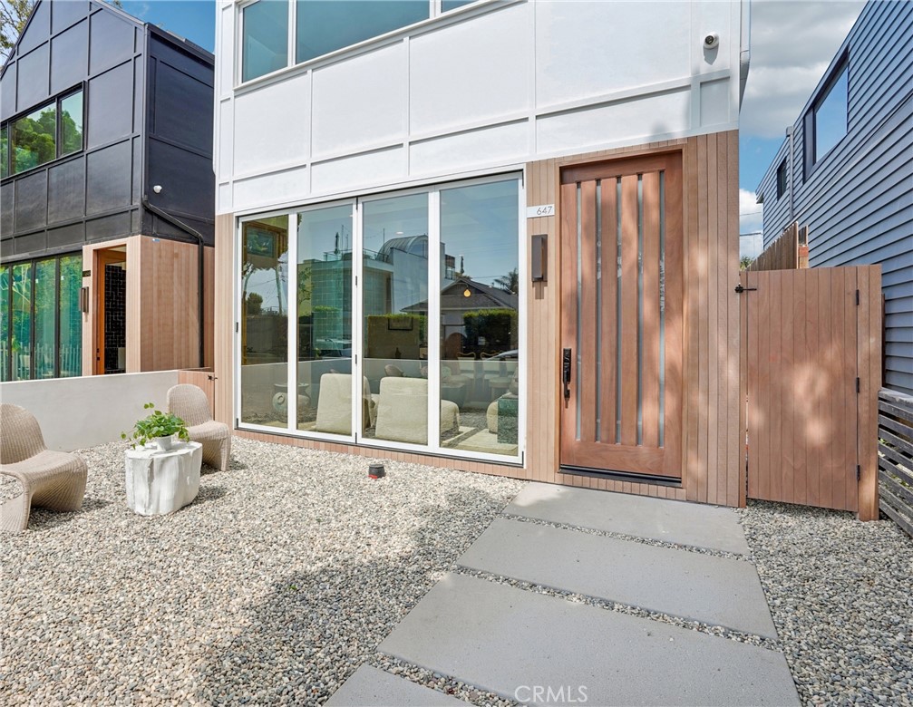 647 Navy Street