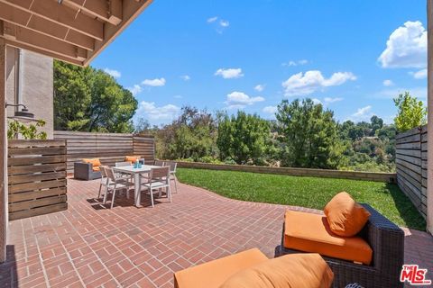 Photo of 2632 Claray Drive, Los Angeles, CA 90077 (MLS # 26836453)