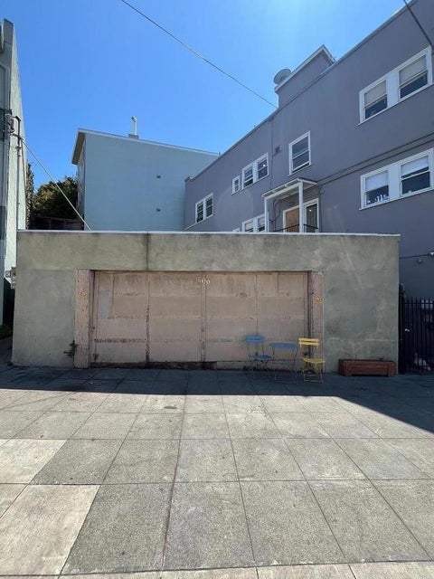 Photo of 506 Wesley Avenue, Oakland, CA 94606 (MLS # ML82059173)