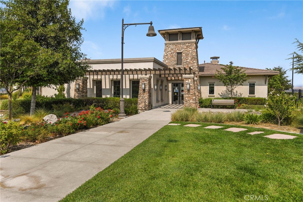 Four Seasons - Residential