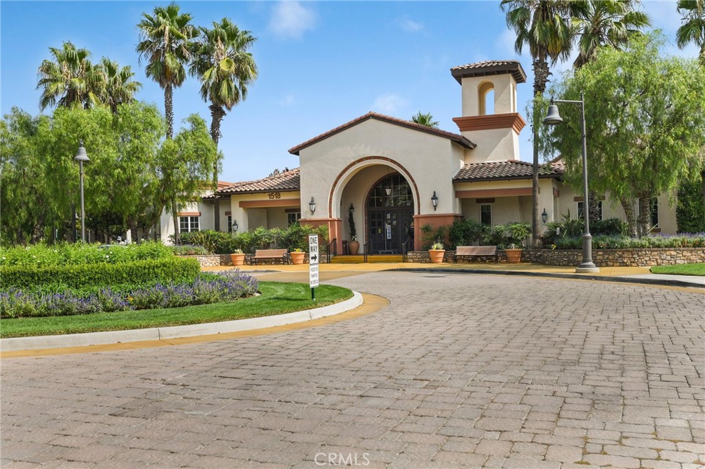 Four Seasons - Residential