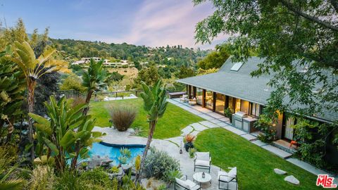 Photo of 2220 Banyan Drive, Los Angeles, CA 90049 (MLS # 26635861)