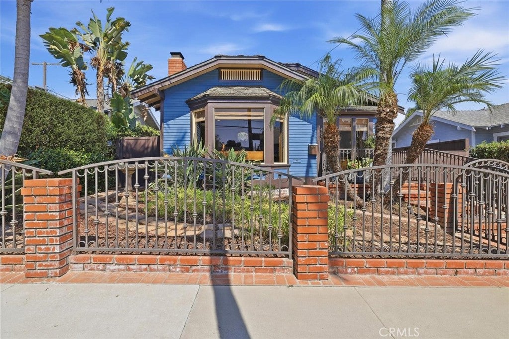 4637 E Colorado Street