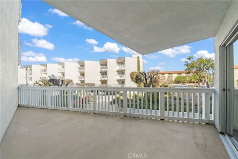 Tiny photo for 650 The Village #106, Redondo Beach, CA 90277 (MLS # IN25247090)