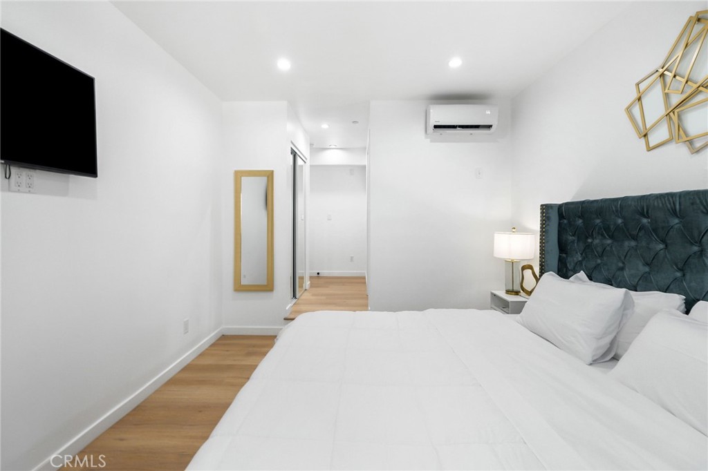 Properties 4 119 S Coroando Street 1/2