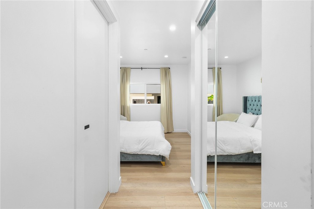 Properties 1 119 S Coroando Street 1/2