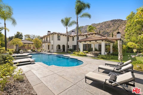 Photo of 29462 Malibu View Court, Agoura Hills, CA 91301 (MLS # 26853509)